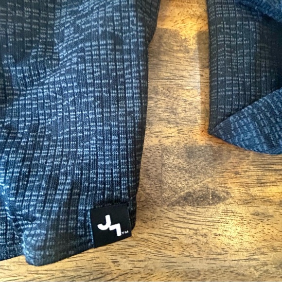 JoyLab Black Twist Front Women's Athletic Top size large - Picture 4 of 4